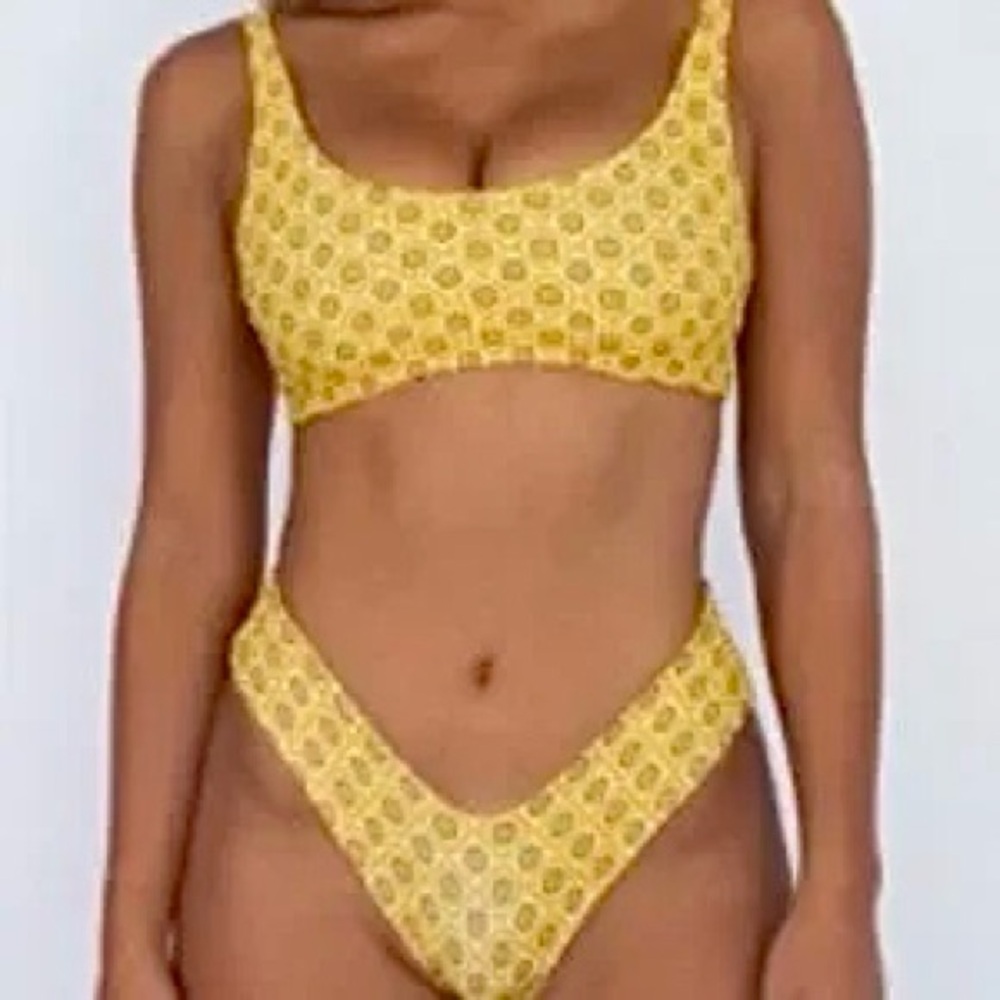 Skatie Swim Set in Kauai - Picture 3 of 4